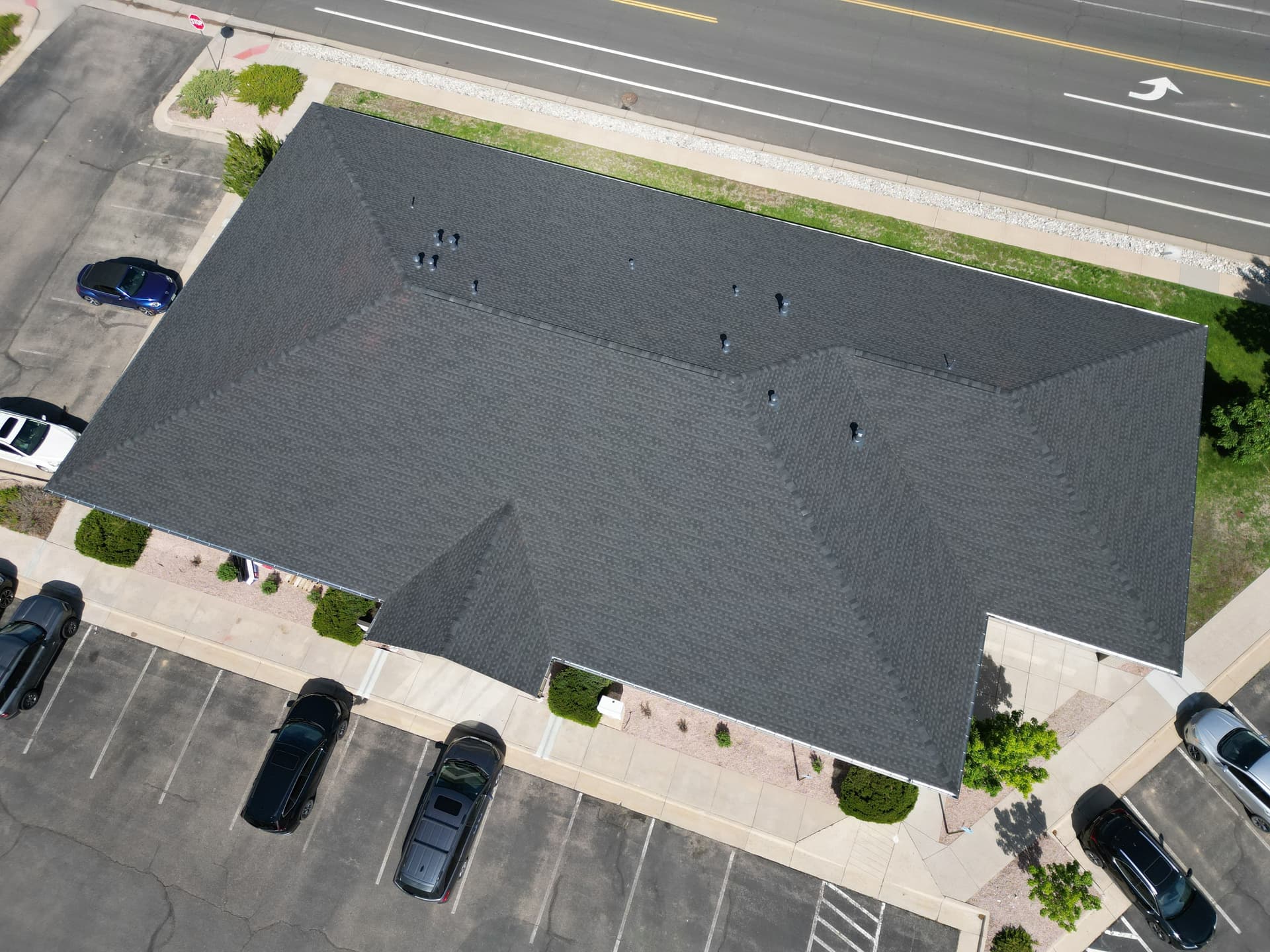 Gallery photos for Commercial Roof Replacement Done Right with GAF Timberline HDZ: Image #2